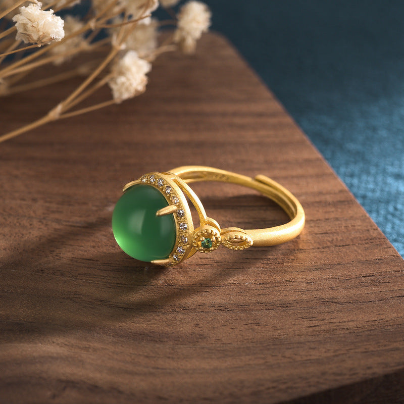 Antique-style Gold Women's Ring with Embedded Emerald Jadeite